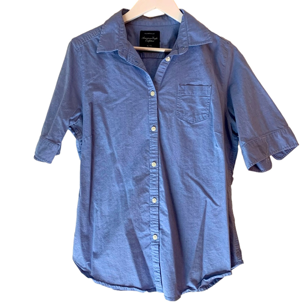 American Eagle Favorite Fit Button Up Chambray Shirt